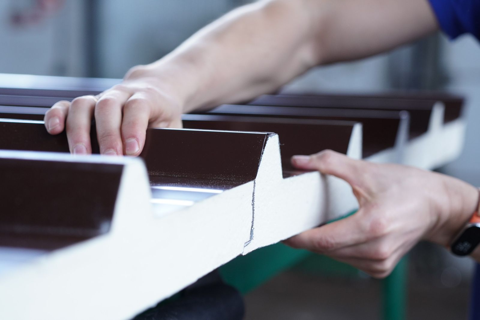 Рассказываем, как хранить сэндвич панели?